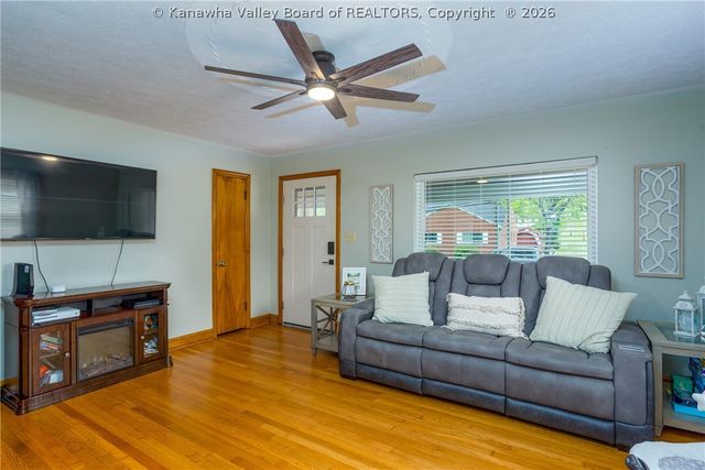 1005 S B Street, St Albans, WV 25177