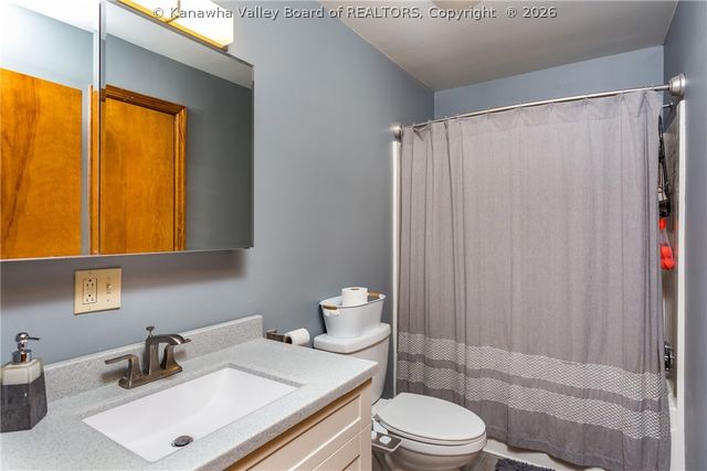 1005 S B Street, St Albans, WV 25177