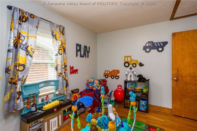 1005 S B Street, St Albans, WV 25177