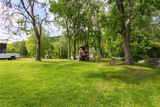 1005 S B Street, St Albans, WV 25177