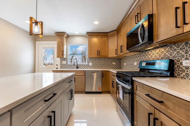 3321 E Red Oak Lane, Crete, IL 60417