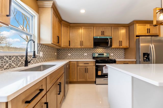 3321 E Red Oak Lane, Crete, IL 60417