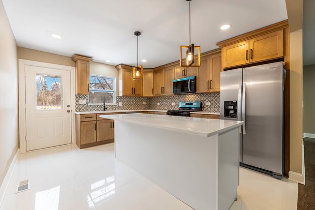 3321 E Red Oak Lane, Crete, IL 60417