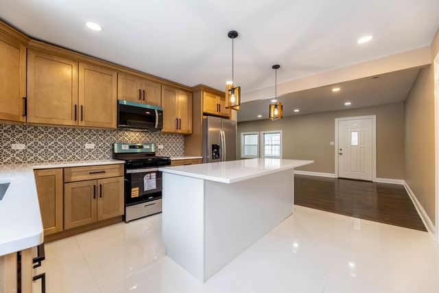 3321 E Red Oak Lane, Crete, IL 60417