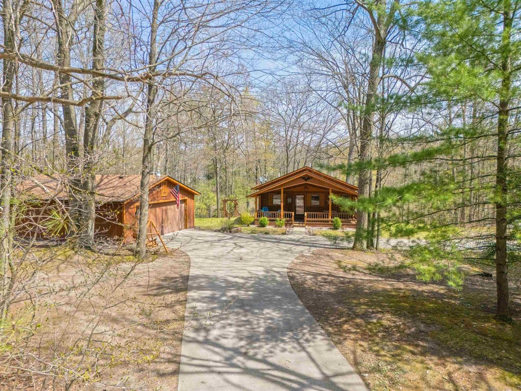 1541 Maple Point Road, Hay Twp, MI 48612