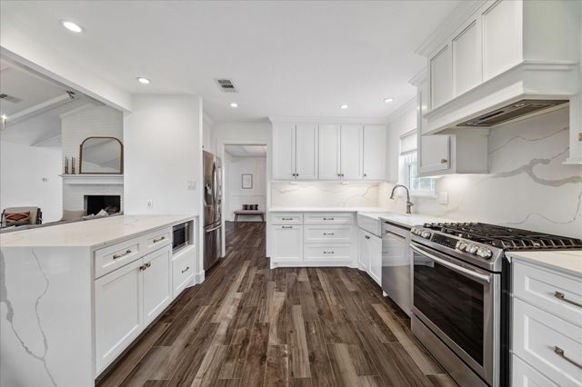 10702 Russett Drive, Houston, TX 77042