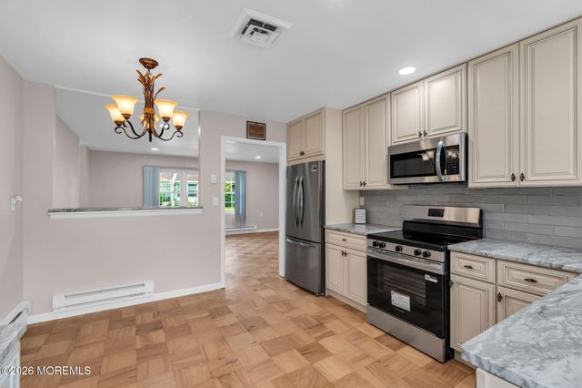 426 Chatham Court A, Lakewood, NJ 08701