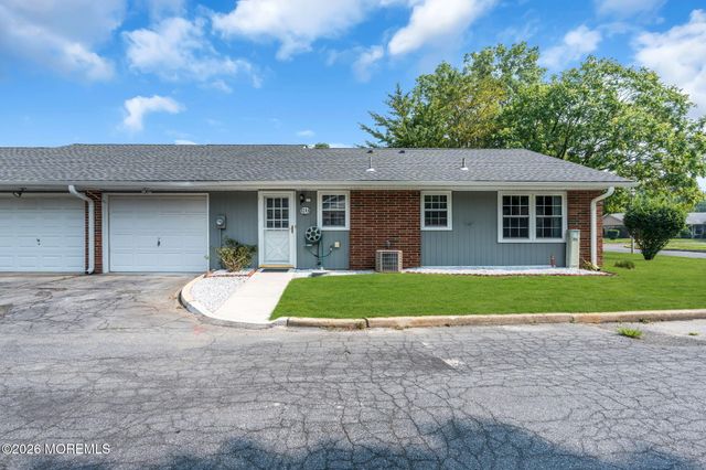 426 Chatham Court A, Lakewood, NJ 08701