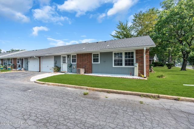 426 Chatham Court A, Lakewood, NJ 08701