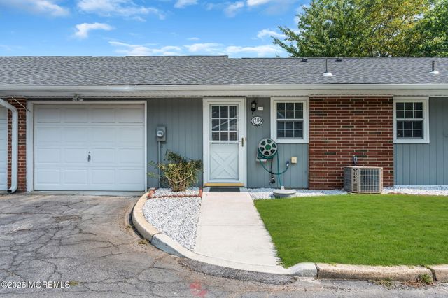 426 Chatham Court A, Lakewood, NJ 08701