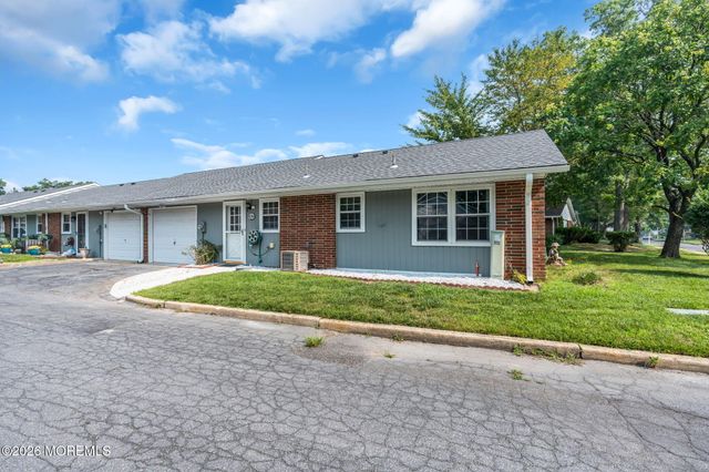 426 Chatham Court A, Lakewood, NJ 08701