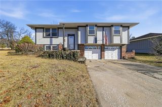 14801 Pine View Drive, Grandview, MO 64030