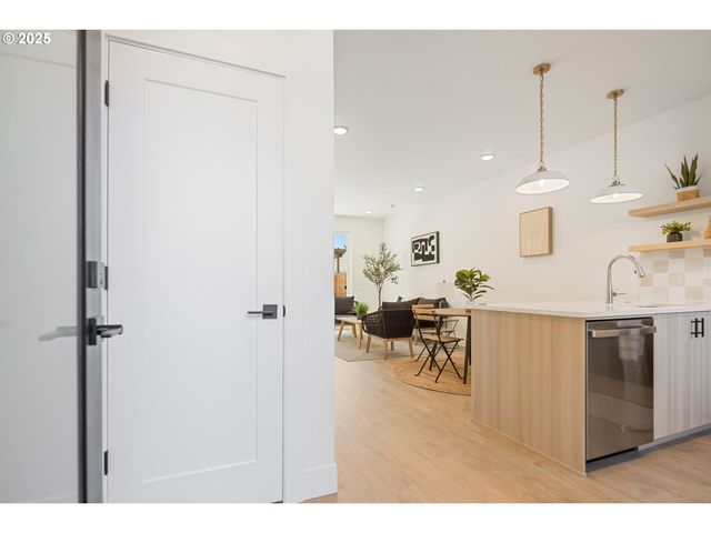 4017 Se 65TH Ave, Portland, OR 97206
