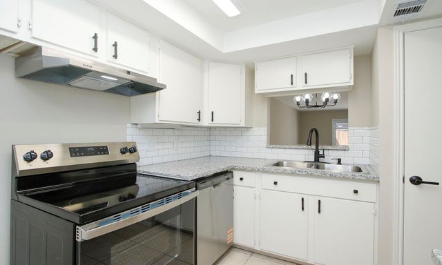 9656 Westview Drive 8, Houston, TX 77055