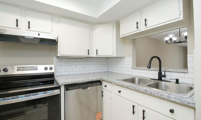 9656 Westview Drive 8, Houston, TX 77055