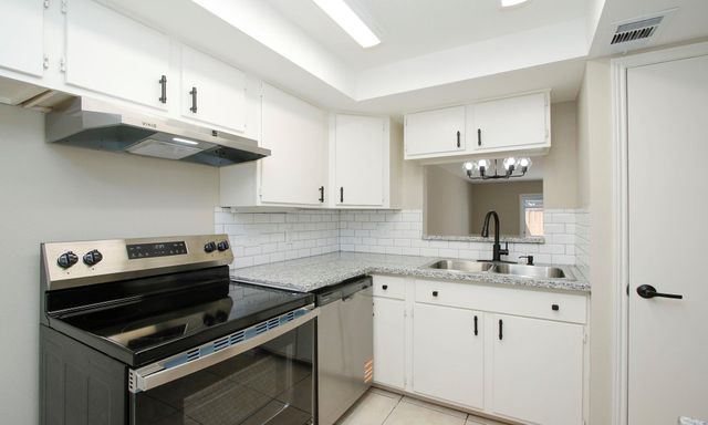 9656 Westview Drive 8, Houston, TX 77055