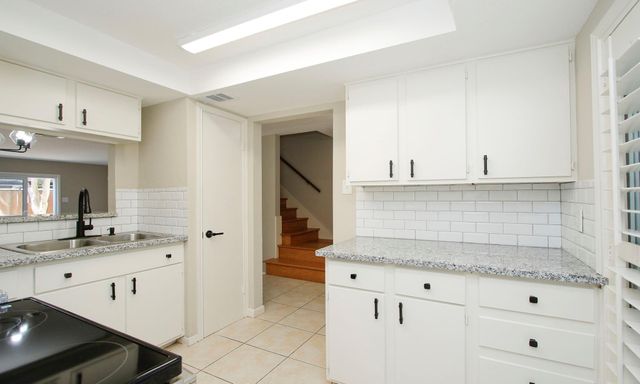9656 Westview Drive 8, Houston, TX 77055