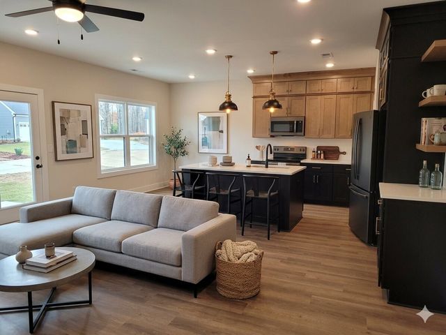 213 Sandalwood Way, Dickson, TN 37055