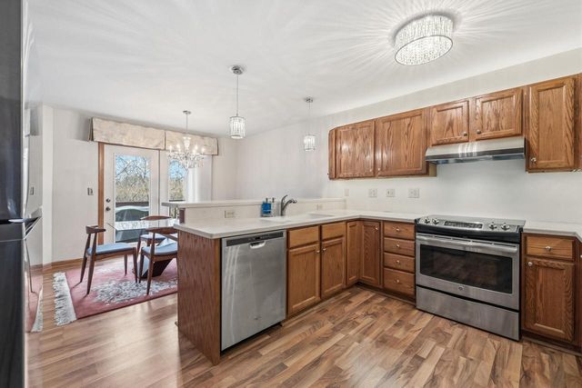 512 Frederick COURT, Oconomowoc, WI 53066