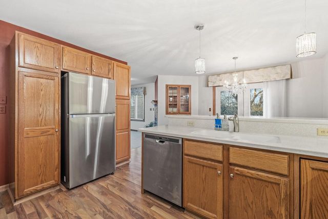512 Frederick COURT, Oconomowoc, WI 53066