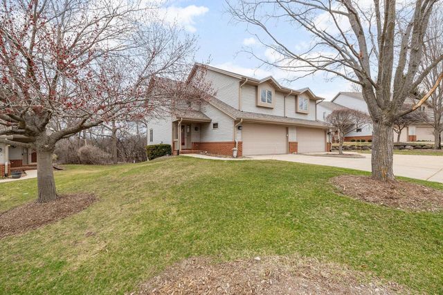 512 Frederick COURT, Oconomowoc, WI 53066