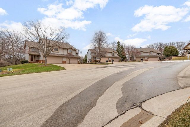 512 Frederick COURT, Oconomowoc, WI 53066