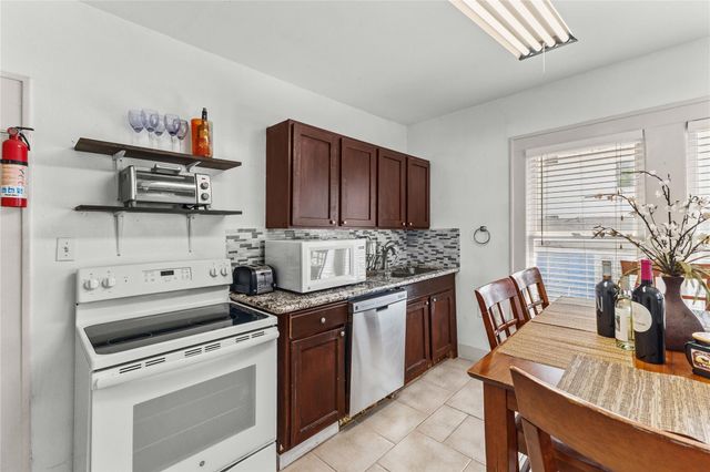 2511 Whitney Street B, Houston, TX 77006