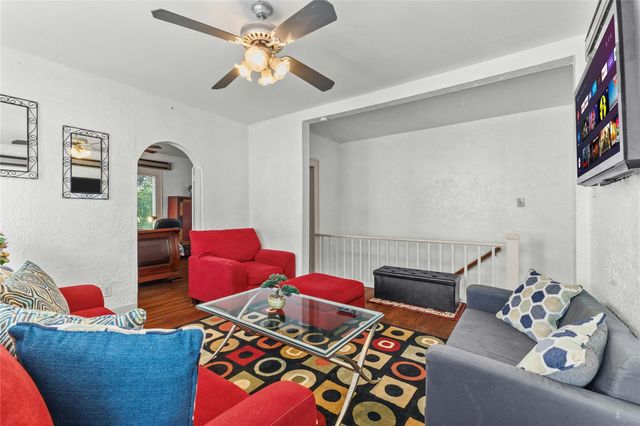 2511 Whitney Street B, Houston, TX 77006
