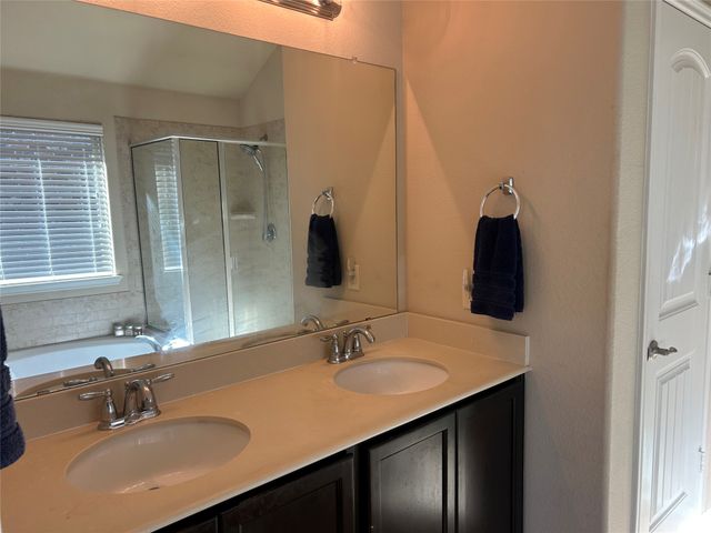 217 Villanova Drive, Van Alstyne, TX 75495