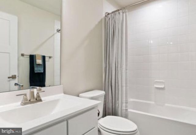 211 ONTARIO DR, Falling Waters, WV 25419