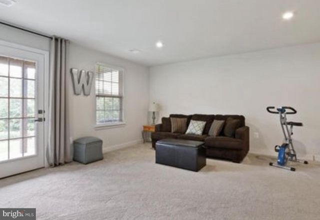 211 ONTARIO DR, Falling Waters, WV 25419