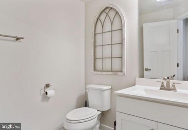 211 ONTARIO DR, Falling Waters, WV 25419