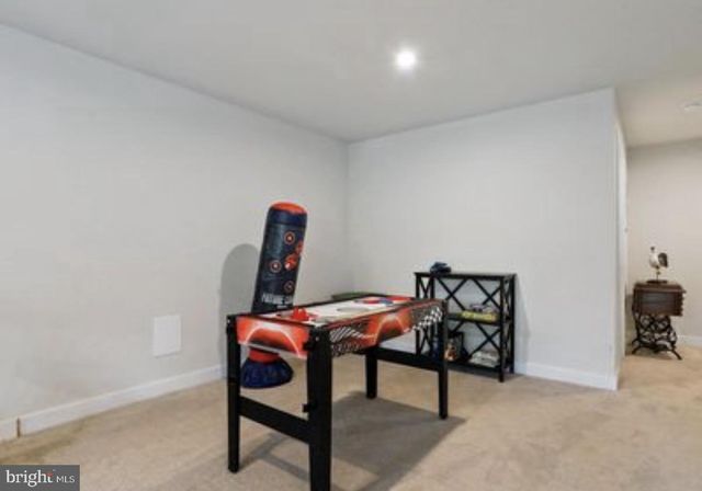 211 ONTARIO DR, Falling Waters, WV 25419