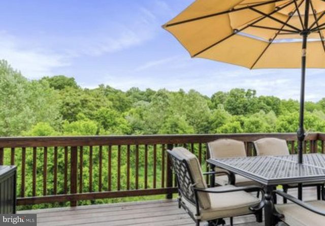 211 ONTARIO DR, Falling Waters, WV 25419