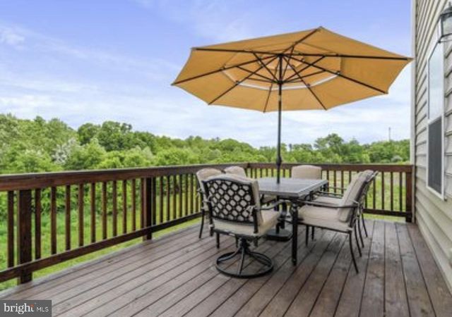 211 ONTARIO DR, Falling Waters, WV 25419