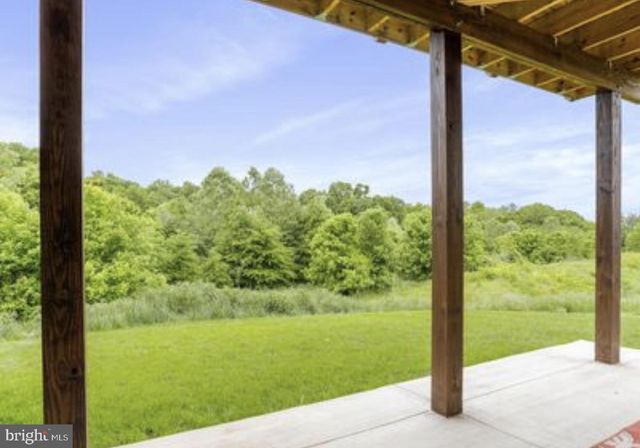 211 ONTARIO DR, Falling Waters, WV 25419