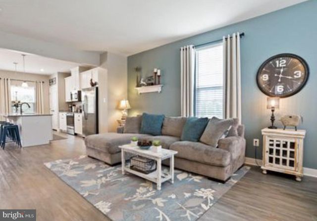 211 ONTARIO DR, Falling Waters, WV 25419