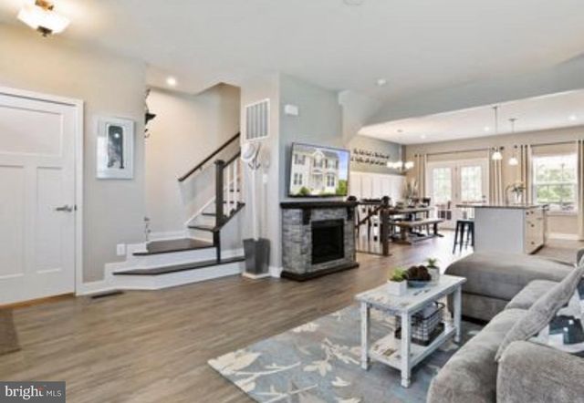 211 ONTARIO DR, Falling Waters, WV 25419