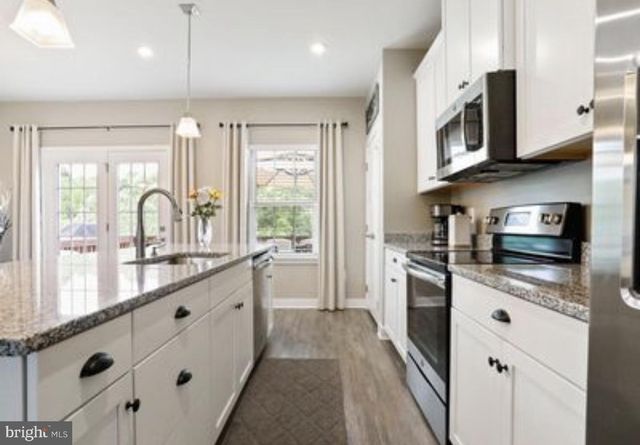 211 ONTARIO DR, Falling Waters, WV 25419