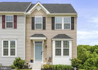 211 ONTARIO DR, Falling Waters, WV 25419