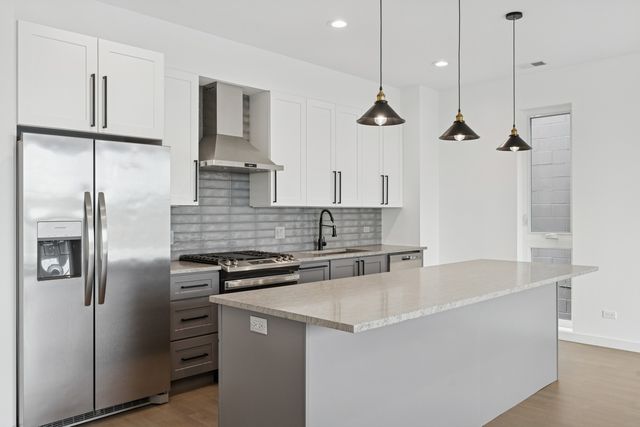 5824 N Lincoln Avenue 3N, Chicago, IL 60659