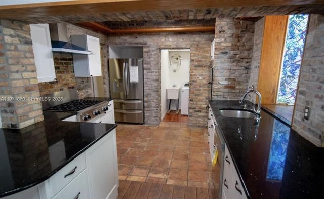 3050 Alton Rd, Miami Beach, FL 33140