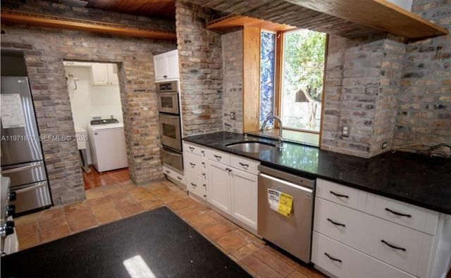 3050 Alton Rd, Miami Beach, FL 33140