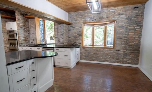 3050 Alton Rd, Miami Beach, FL 33140