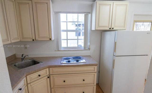 3050 Alton Rd, Miami Beach, FL 33140