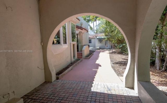 3050 Alton Rd, Miami Beach, FL 33140