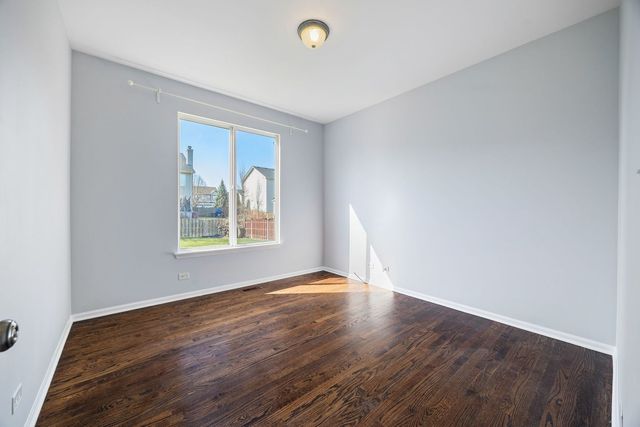 579 W CALDWELL Drive, Round Lake, IL 60073