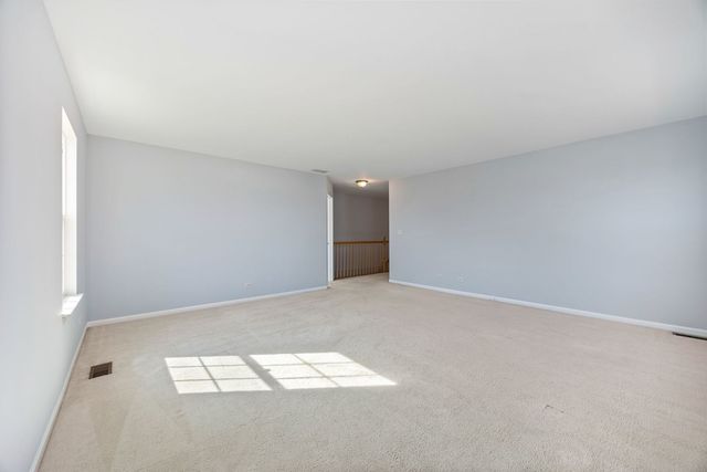 579 W CALDWELL Drive, Round Lake, IL 60073