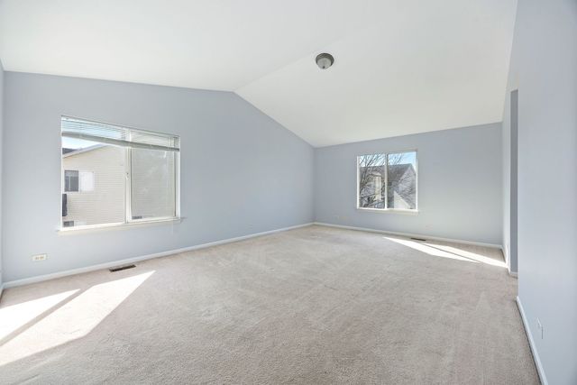 579 W CALDWELL Drive, Round Lake, IL 60073