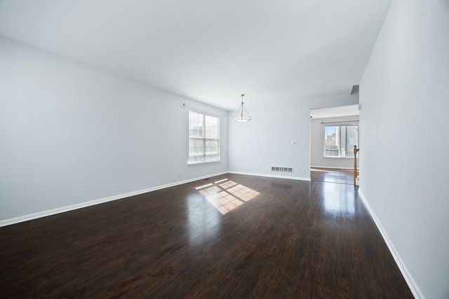 579 W CALDWELL Drive, Round Lake, IL 60073